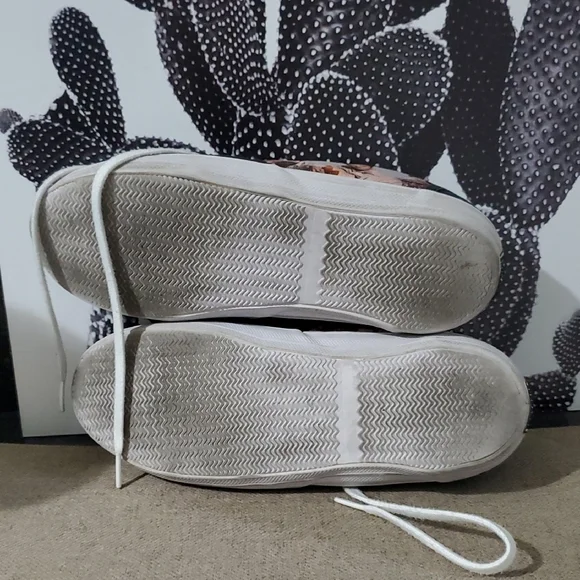 Elvis Presley Black and White Sneakers - Picture 11 of 12